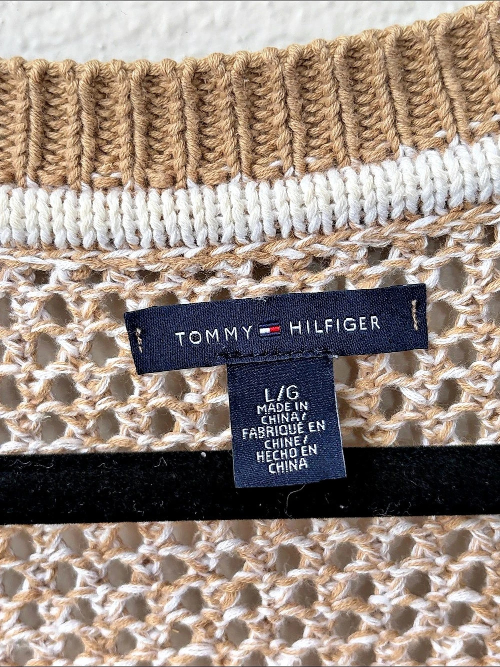 Tommy Hilfiger Open Knit V-Neck Sweater Beige & White Size Large - Picture 2 of 7